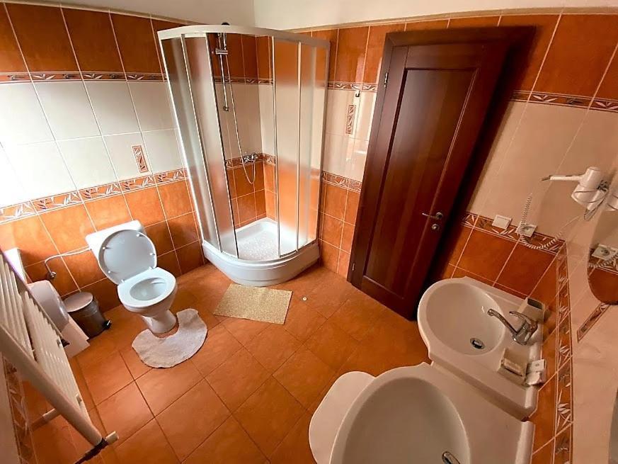 Garni Hotel Tatramonti Poprad Bagian luar foto