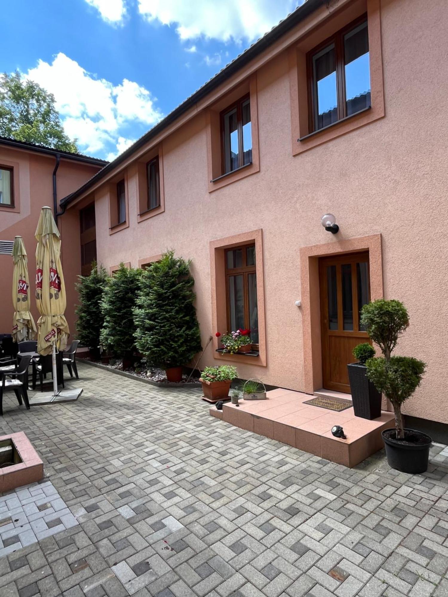 Garni Hotel Tatramonti Poprad Bagian luar foto