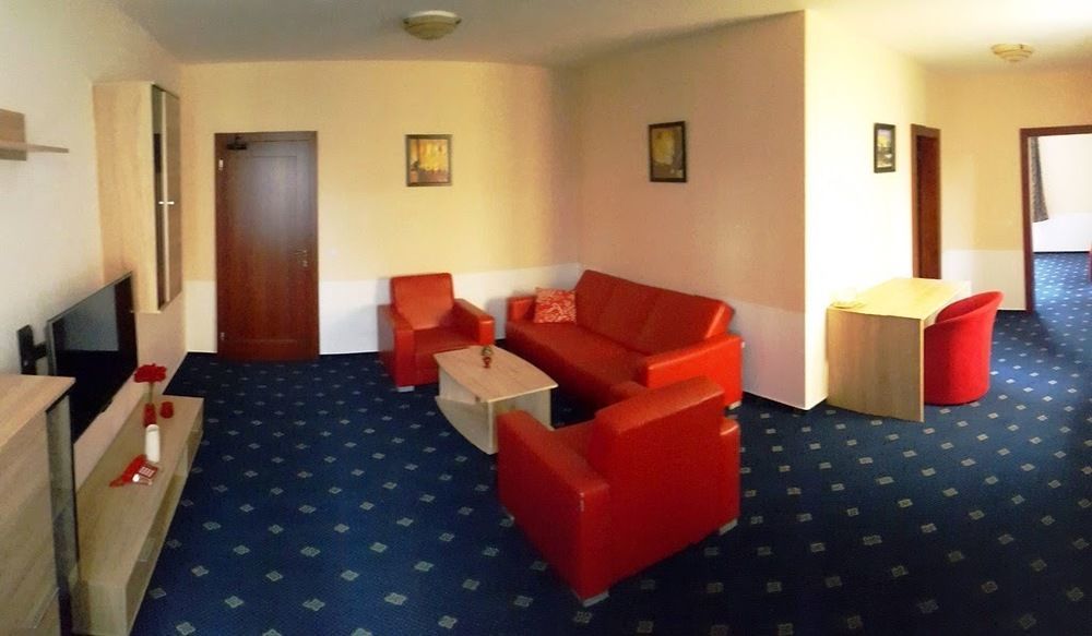 Garni Hotel Tatramonti Poprad Bagian luar foto