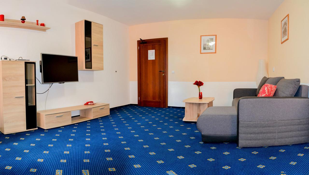 Garni Hotel Tatramonti Poprad Bagian luar foto