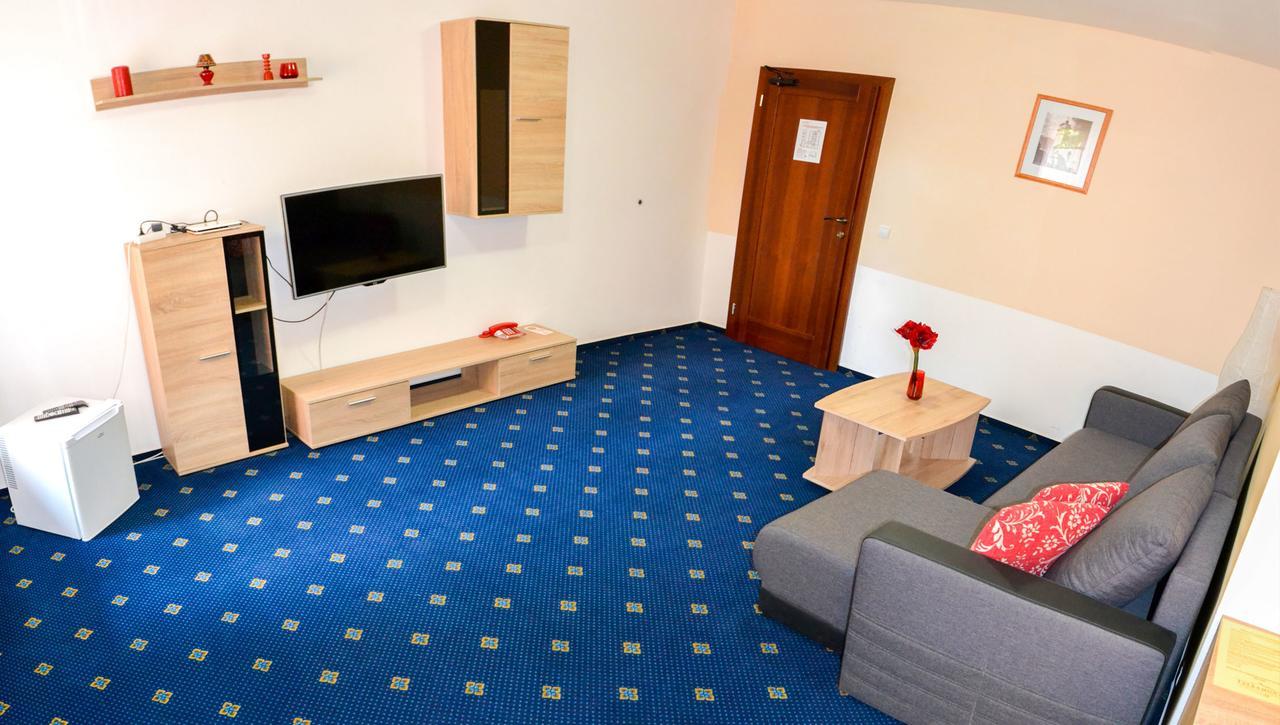 Garni Hotel Tatramonti Poprad Bagian luar foto