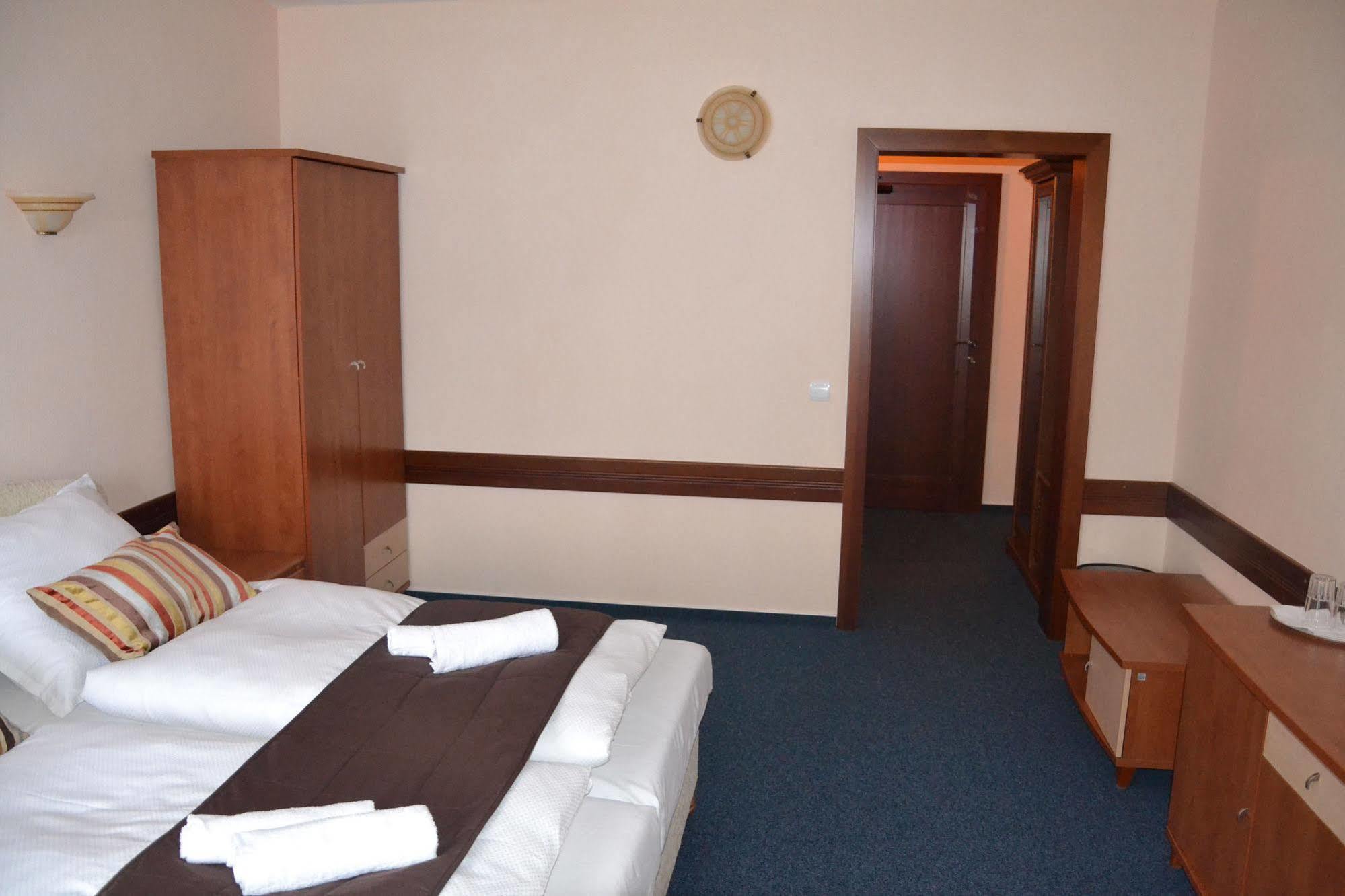 Garni Hotel Tatramonti Poprad Bagian luar foto
