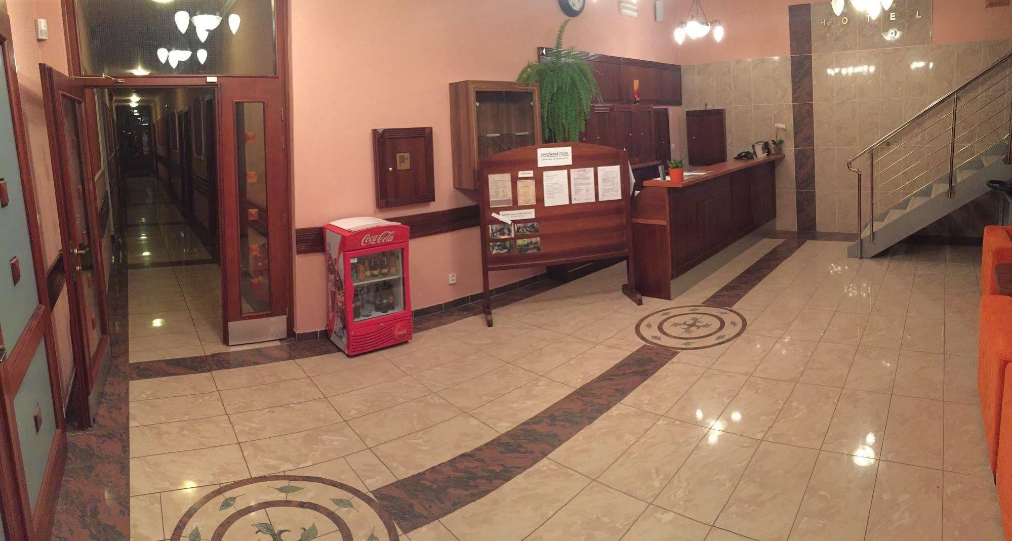 Garni Hotel Tatramonti Poprad Bagian luar foto